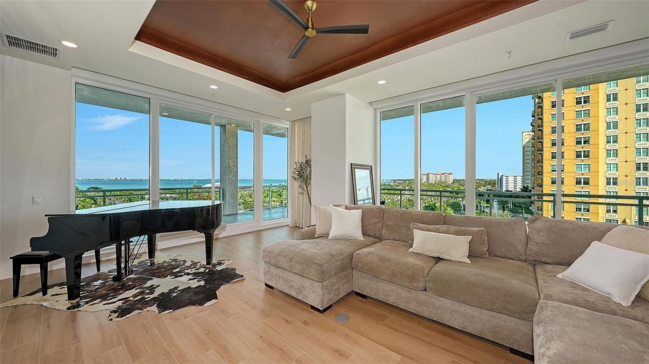 540 N Tamiami Trail, Unit 701, Sarasota, FL 34236 Photo