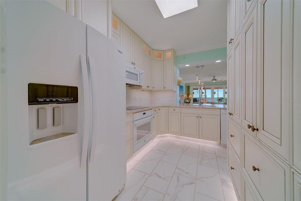 16450 Gulf Boulevard, Unit 565, North Redington Beach, FL 33708 Photo