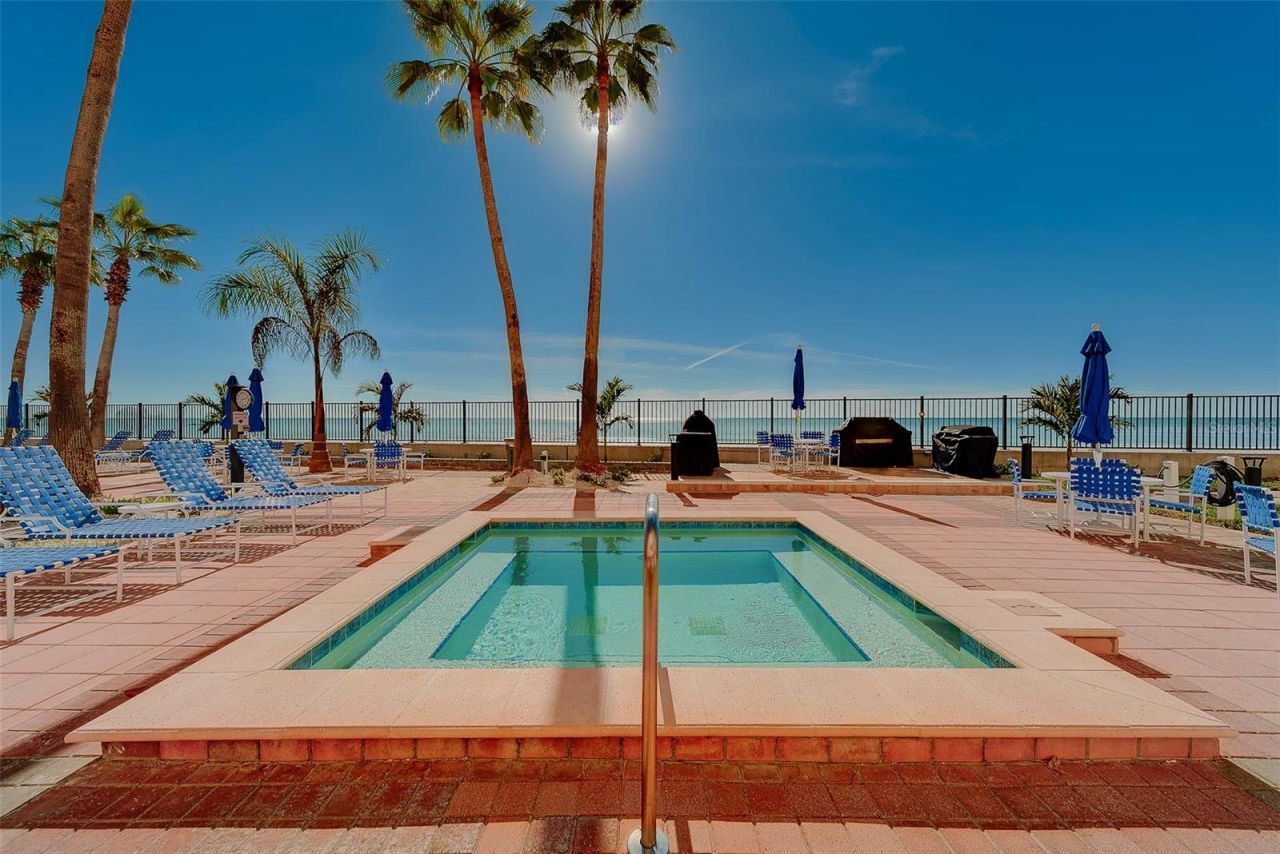 16450 Gulf Boulevard, Unit 565, North Redington Beach, FL 33708 Photo