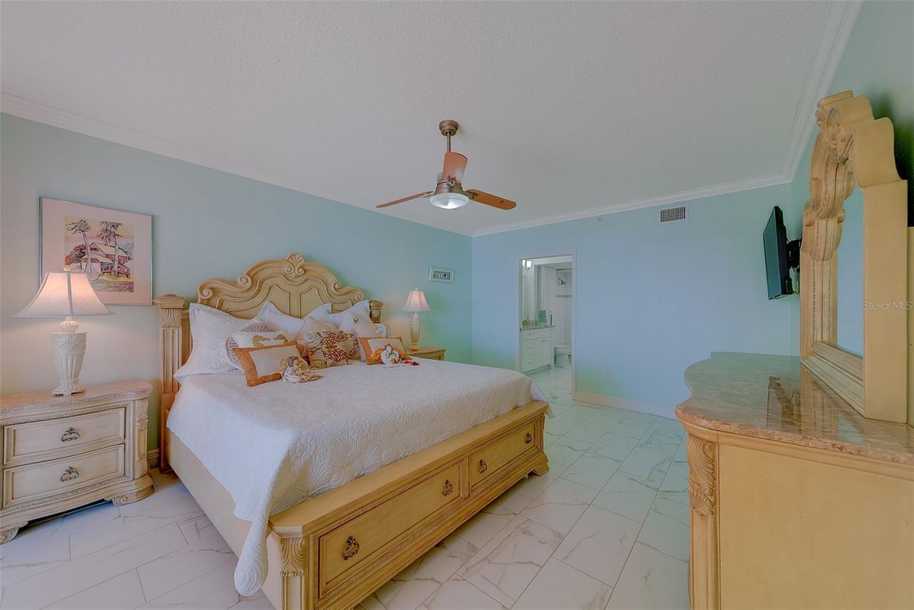 16450 Gulf Boulevard, Unit 565, North Redington Beach, FL 33708 Photo