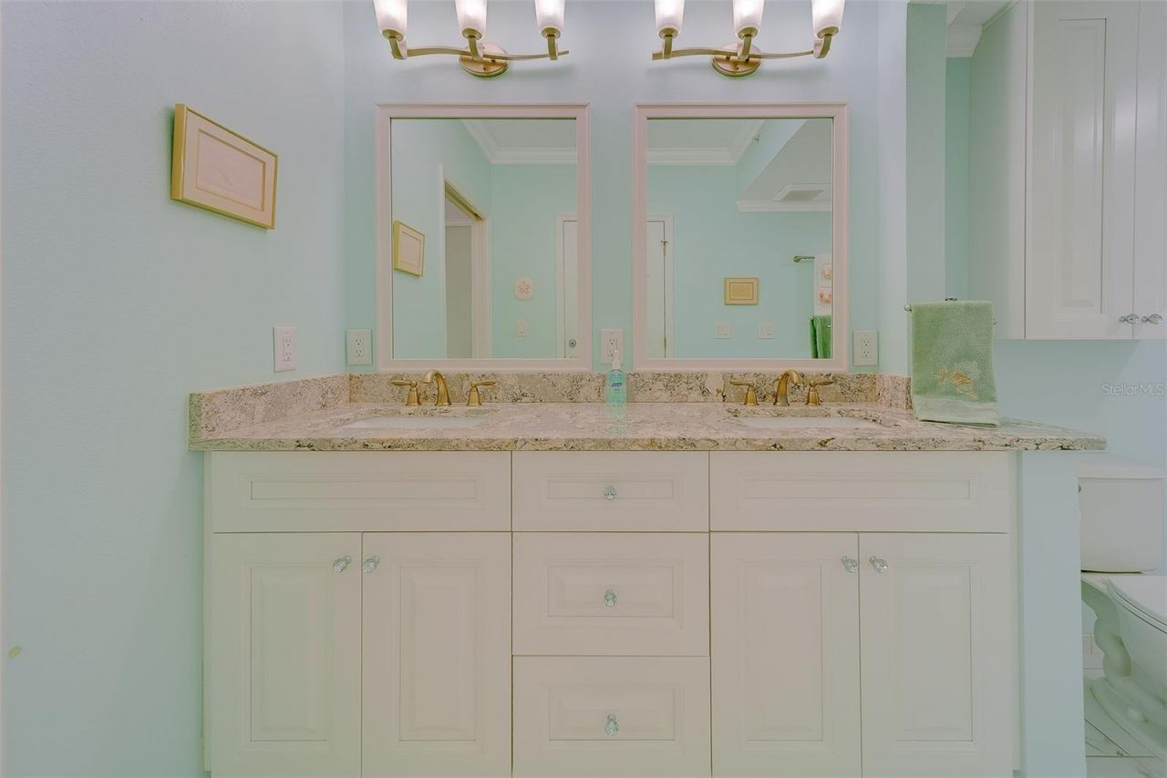 16450 Gulf Boulevard, Unit 565, North Redington Beach, FL 33708 Photo