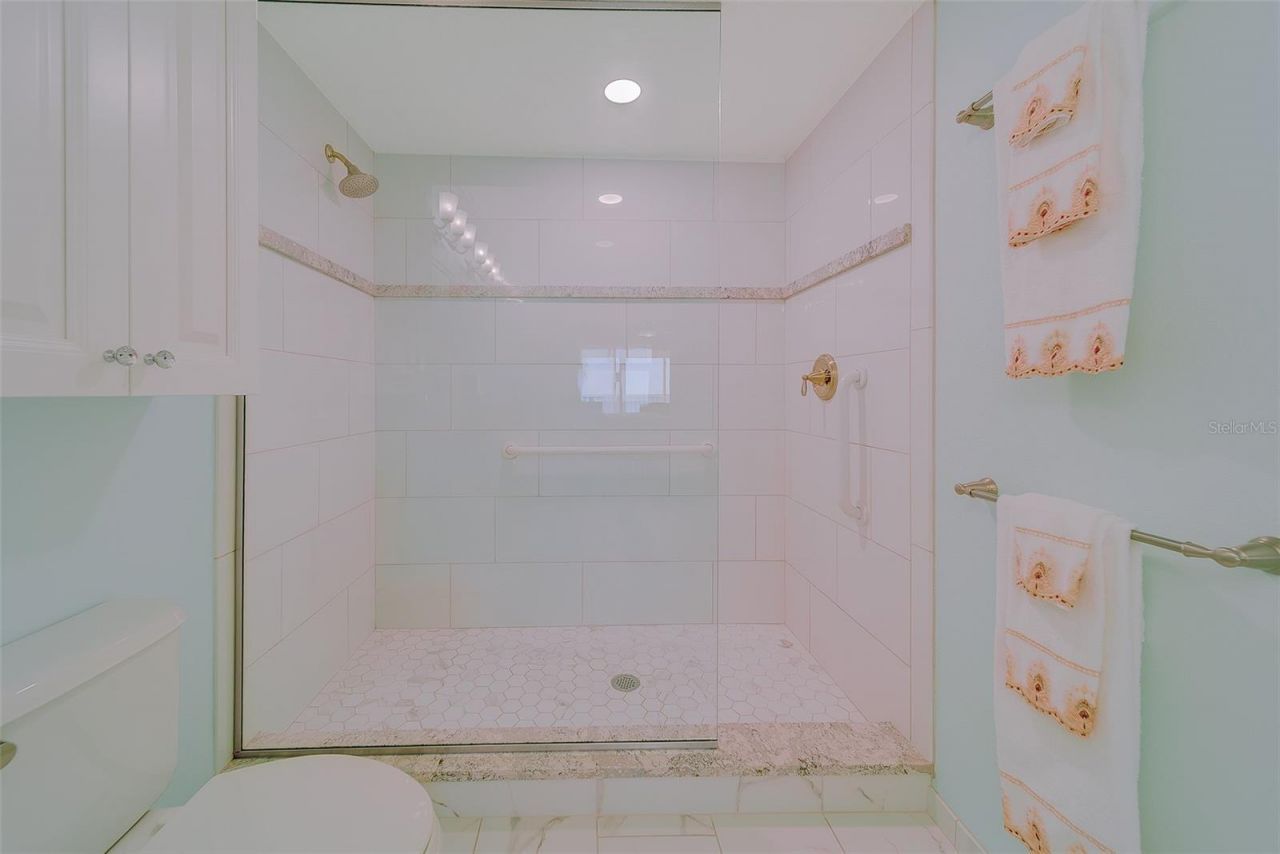 16450 Gulf Boulevard, Unit 565, North Redington Beach, FL 33708 Photo