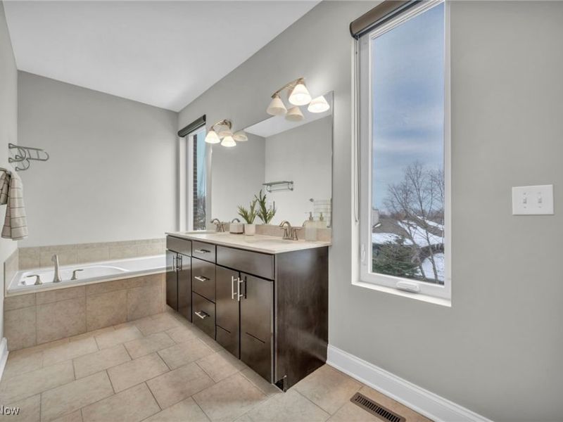 1399 Slate Court, Cleveland Heights, OH 44118 Photo 28