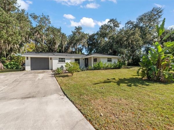2466 N Westwood DR, NORTH FORT MYERS, FL 33917