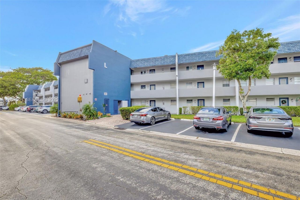 7897 Golf Cir Dr , Unit 309, Margate, FL 33063 Photo