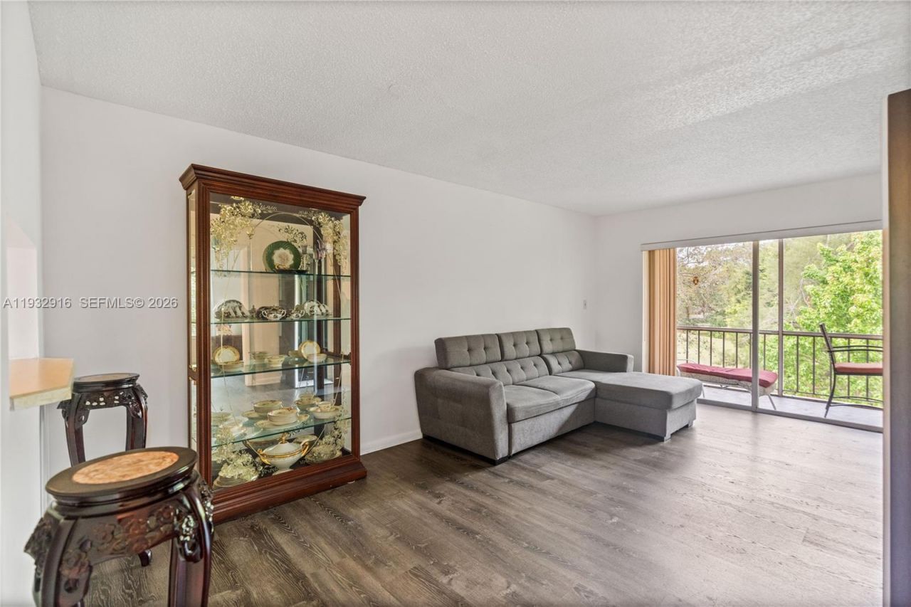 8400 Lagos De Campo Blvd, Unit 312, Tamarac, FL 33321 Photo