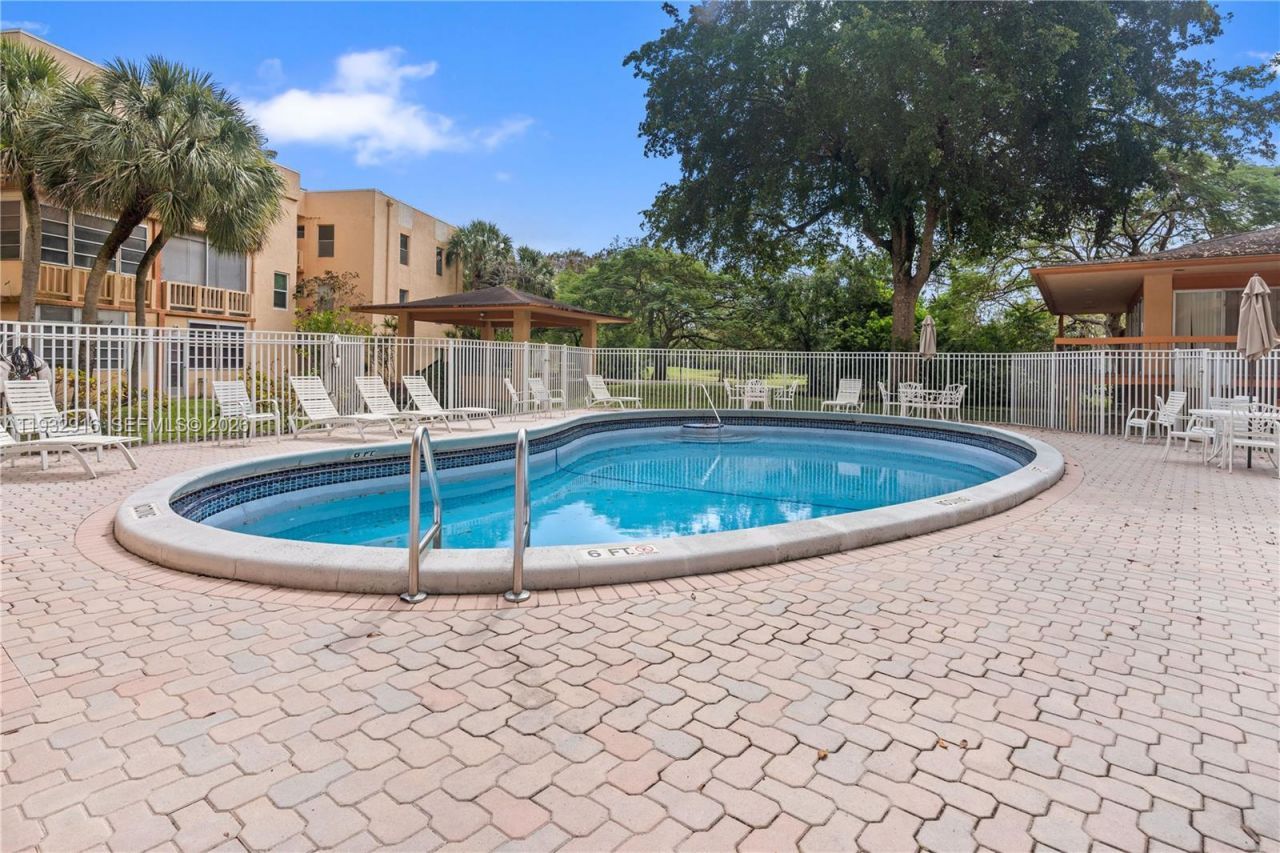 8400 Lagos De Campo Blvd, Unit 312, Tamarac, FL 33321 Photo