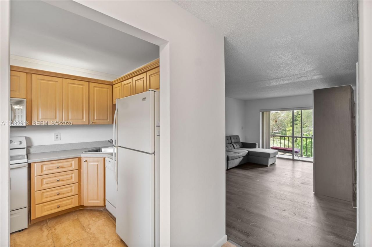 8400 Lagos De Campo Blvd, Unit 312, Tamarac, FL 33321 Photo