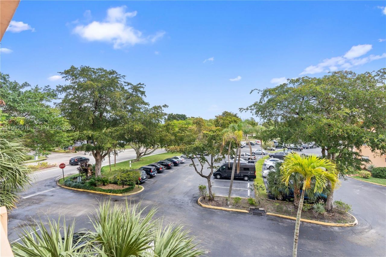 8400 Lagos De Campo Blvd, Unit 312, Tamarac, FL 33321 Photo