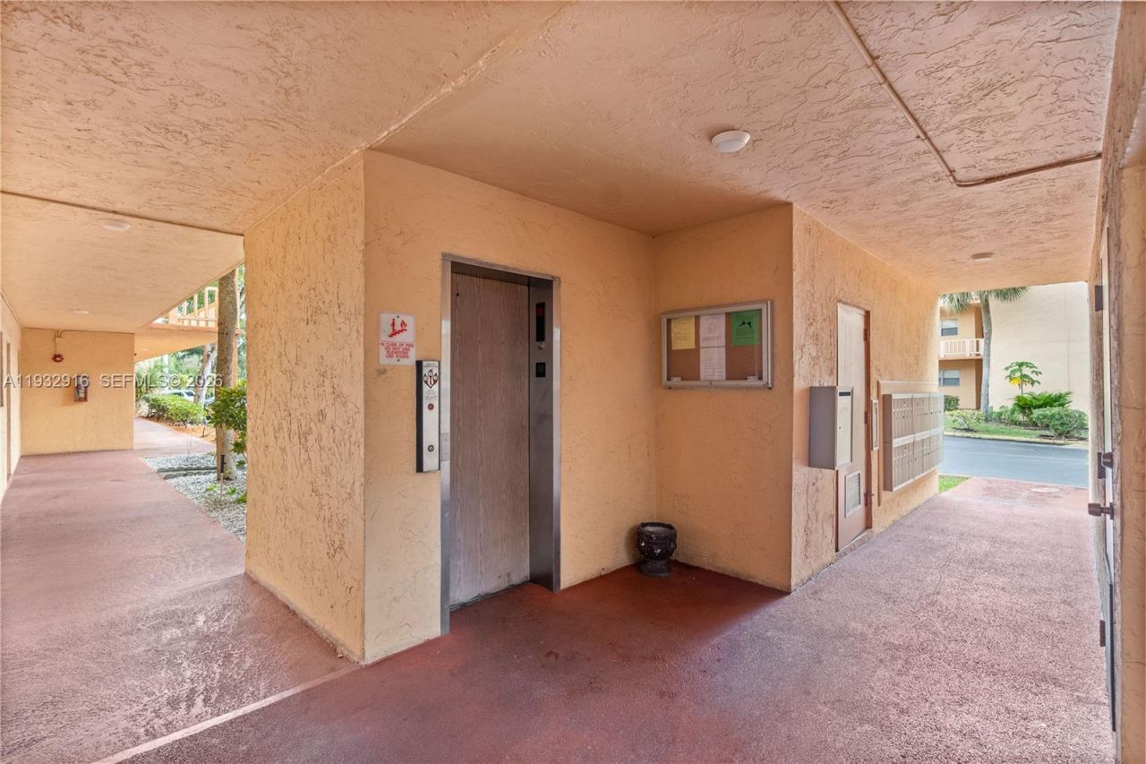 8400 Lagos De Campo Blvd, Unit 312, Tamarac, FL 33321 Photo
