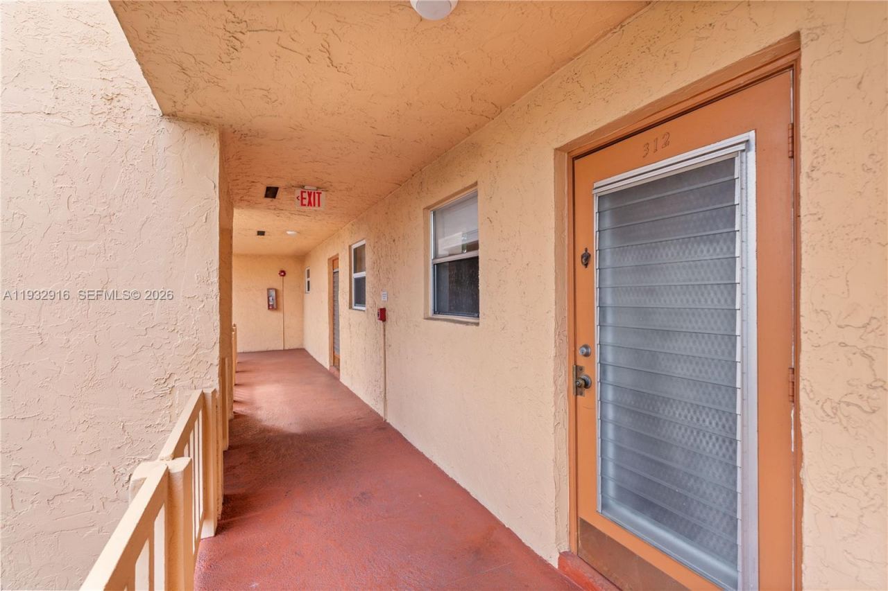 8400 Lagos De Campo Blvd, Unit 312, Tamarac, FL 33321 Photo