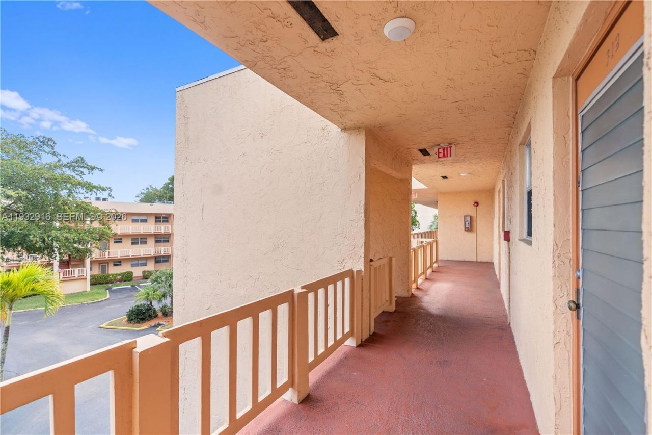 8400 Lagos De Campo Blvd, Unit 312, Tamarac, FL 33321 Photo