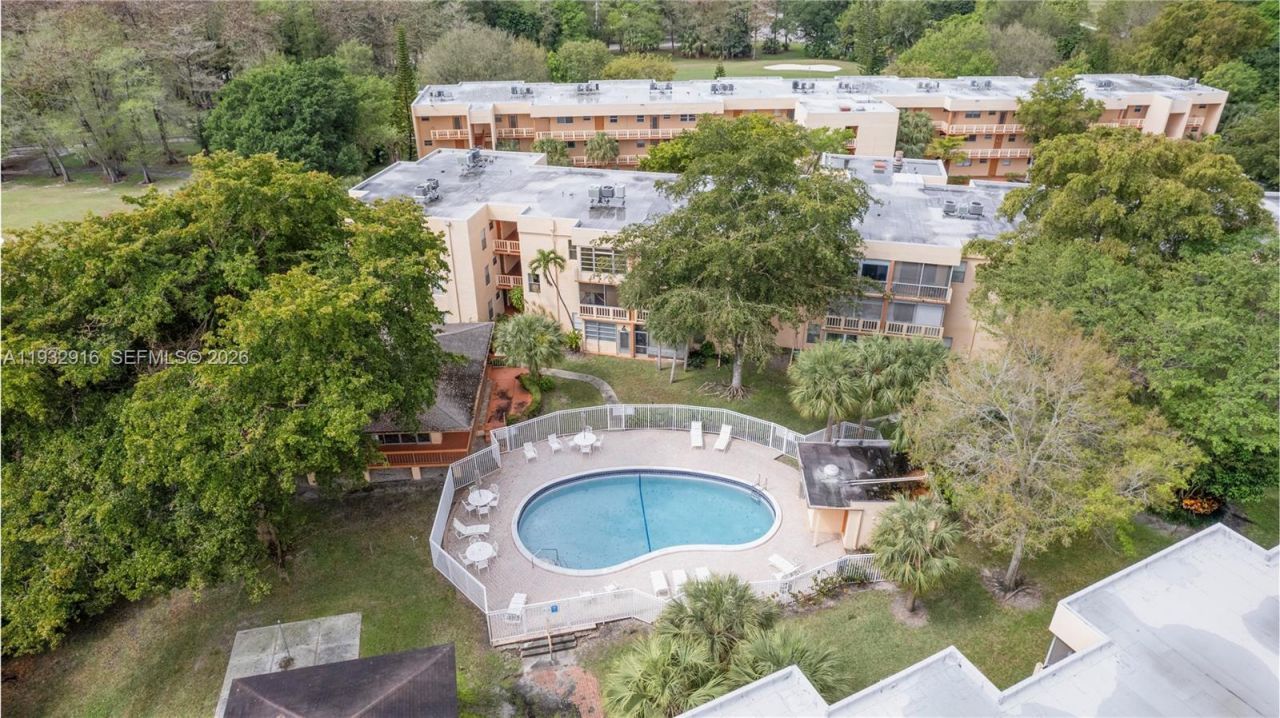 8400 Lagos De Campo Blvd, Unit 312, Tamarac, FL 33321 Photo