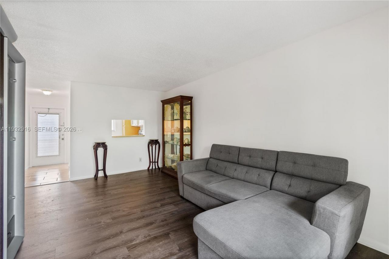 8400 Lagos De Campo Blvd, Unit 312, Tamarac, FL 33321 Photo