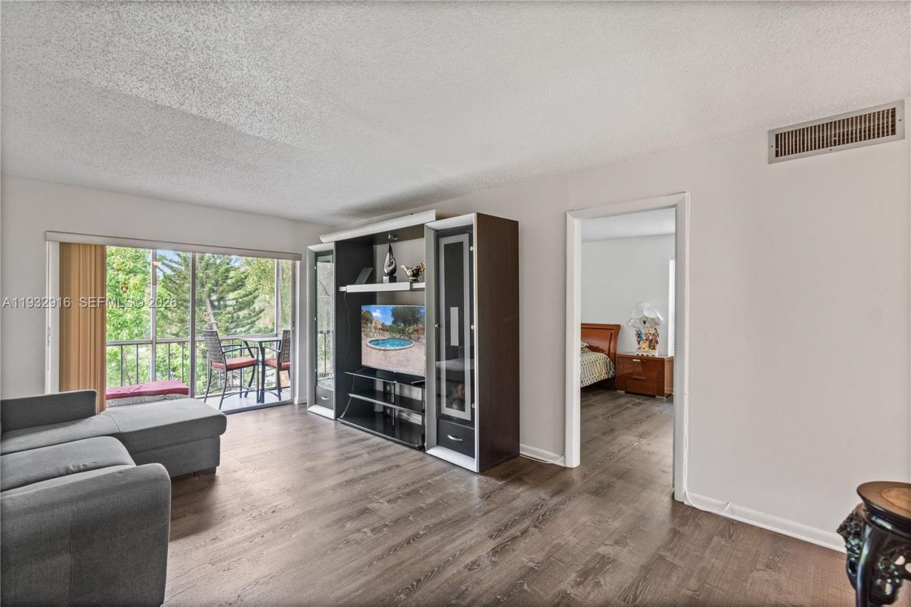 8400 Lagos De Campo Blvd, Unit 312, Tamarac, FL 33321 Photo