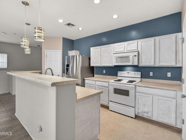 8187 W LYNWOOD Street, Phoenix, AZ 85043