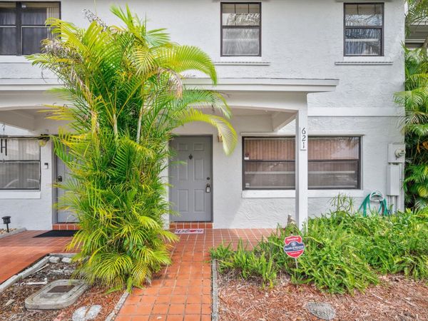 621 NW 105th Way, Pembroke Pines, FL 33026