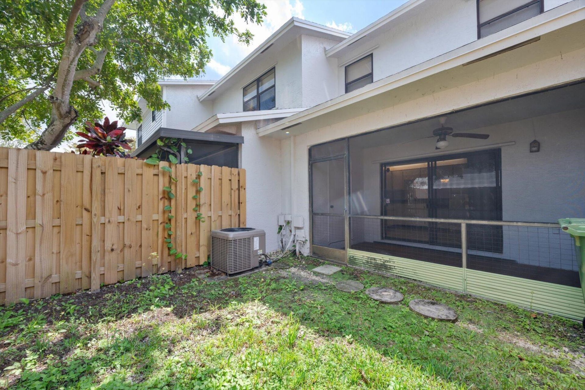 621 NW 105th Way, Pembroke Pines, FL 33026 Photo