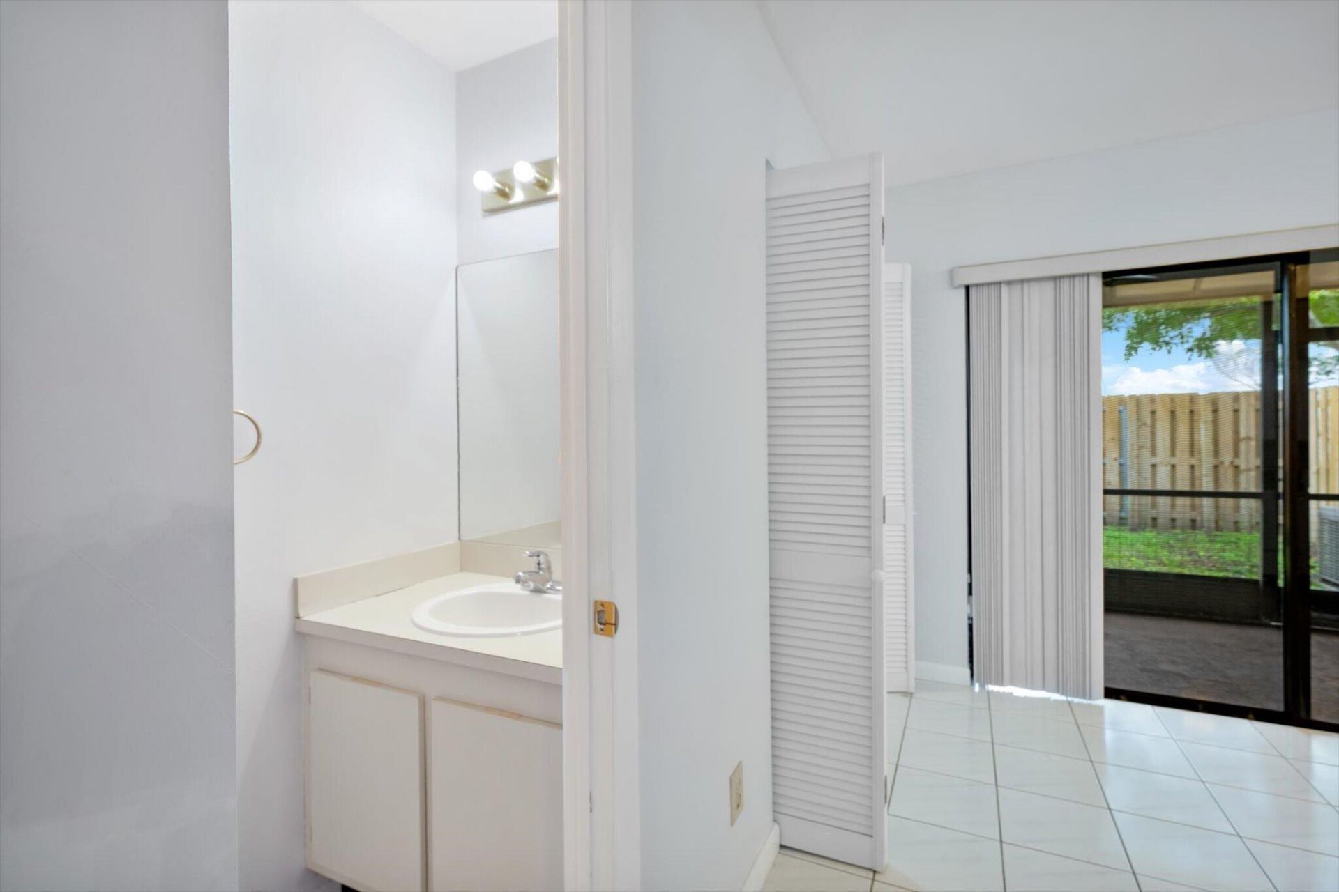 621 NW 105th Way, Pembroke Pines, FL 33026 Photo