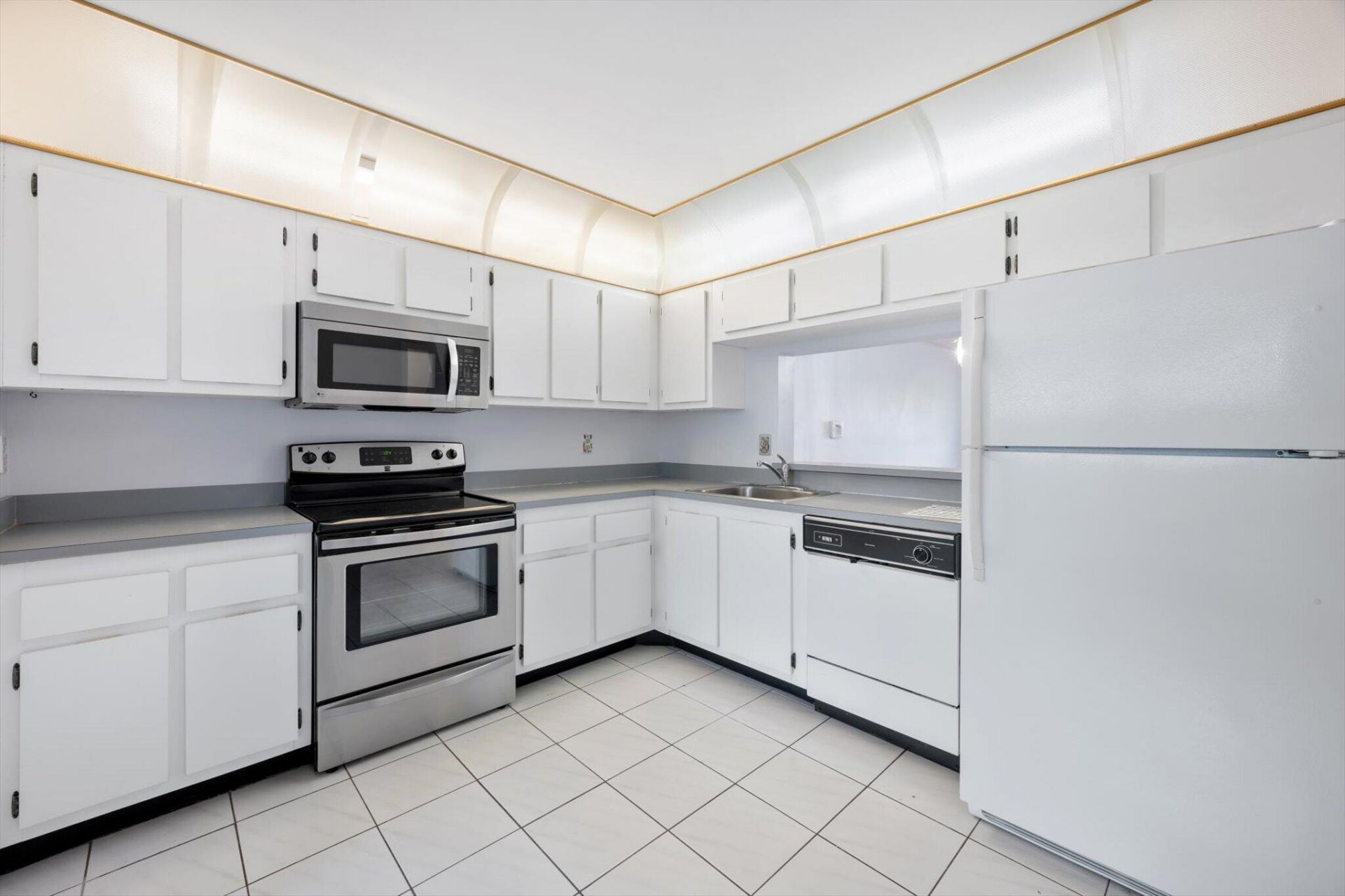 621 NW 105th Way, Pembroke Pines, FL 33026 Photo