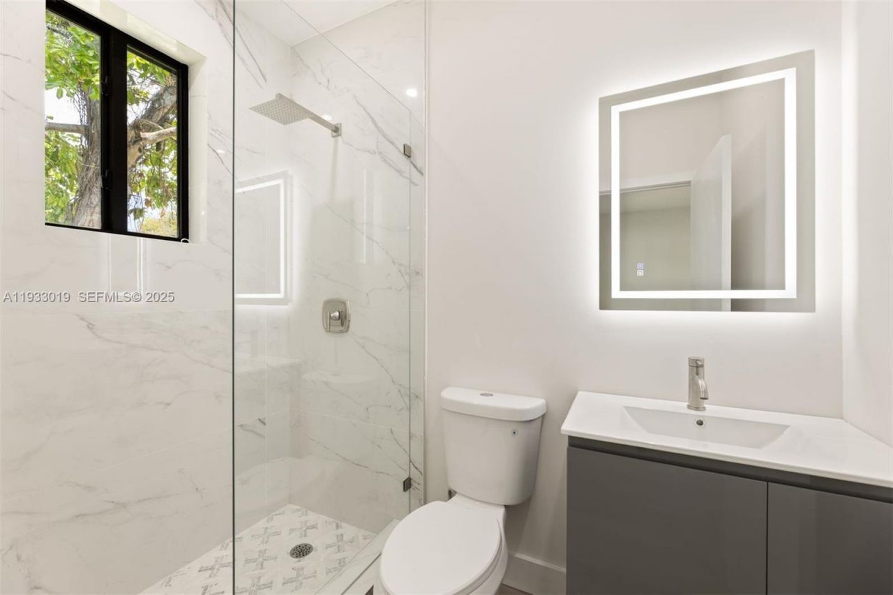 6852-6850 NW 4th Ave , Miami, FL 33150 Photo