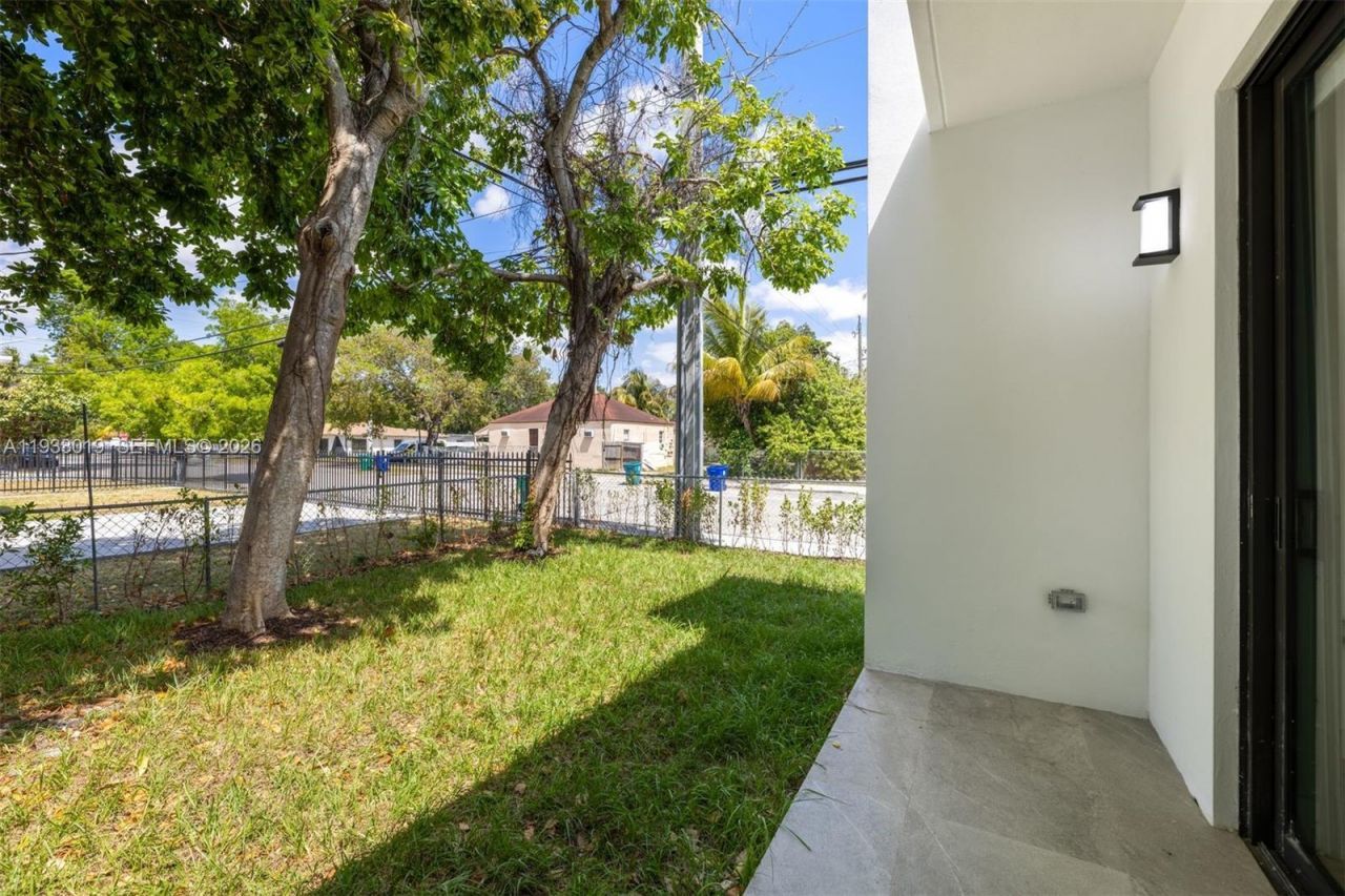 6852-6850 NW 4th Ave, Miami, FL 33150 Photo
