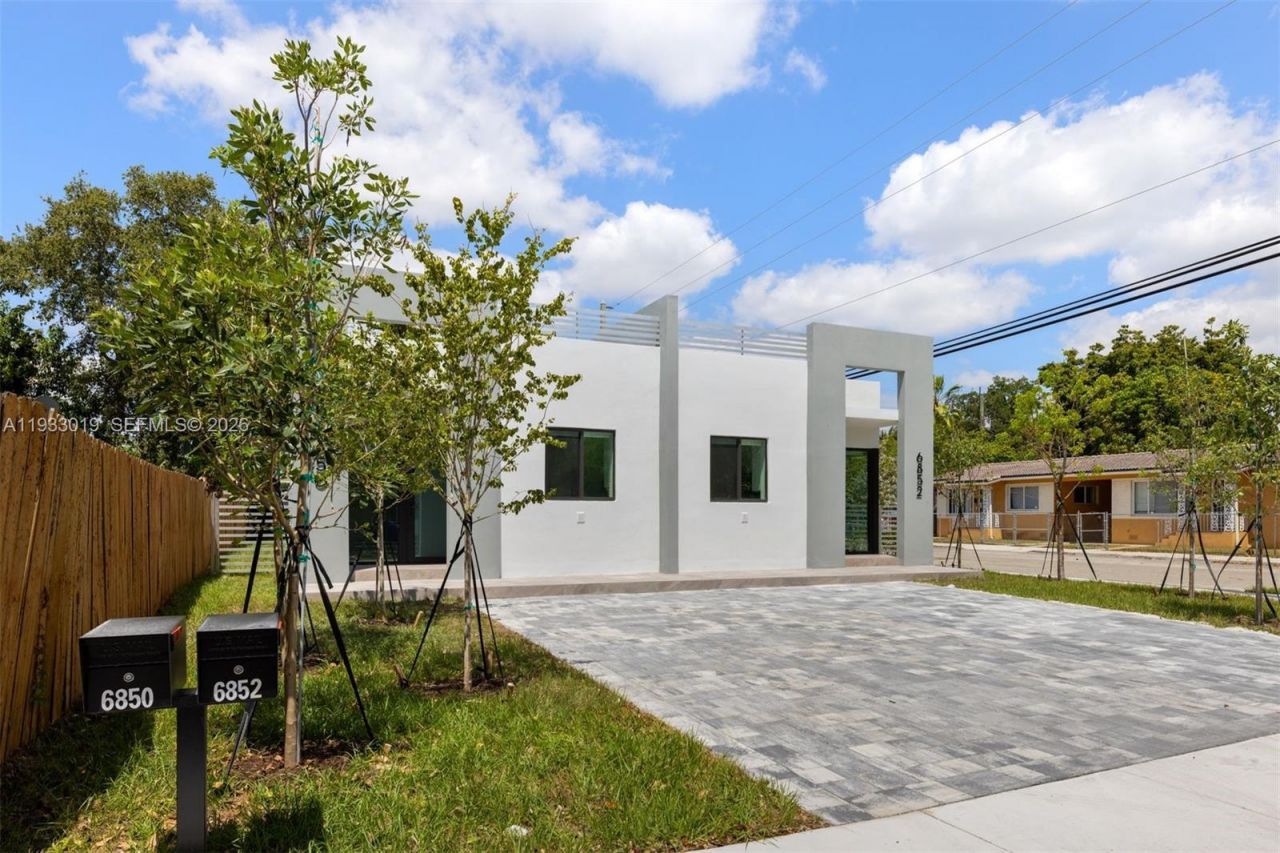 6852-6850 NW 4th Ave, Miami, FL 33150 Photo