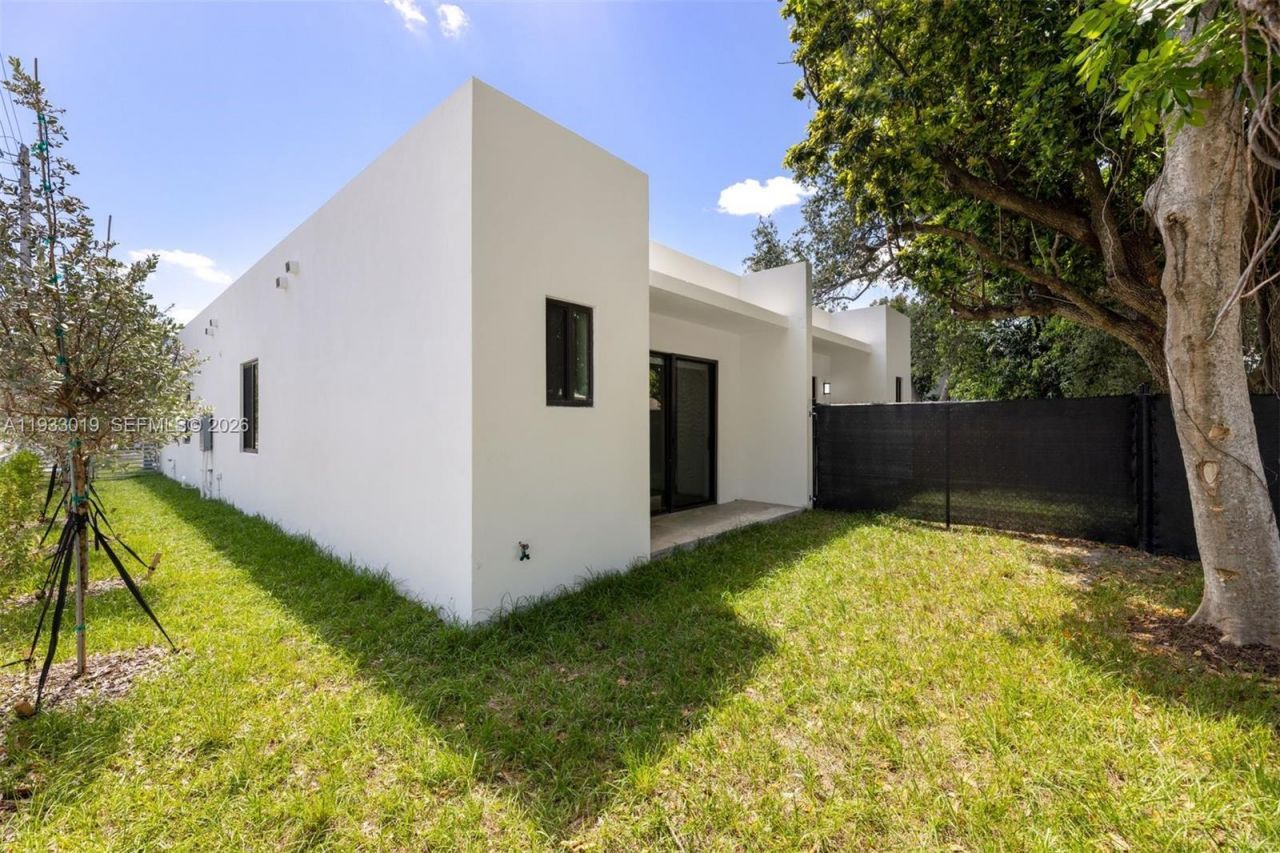6852-6850 NW 4th Ave, Miami, FL 33150 Photo