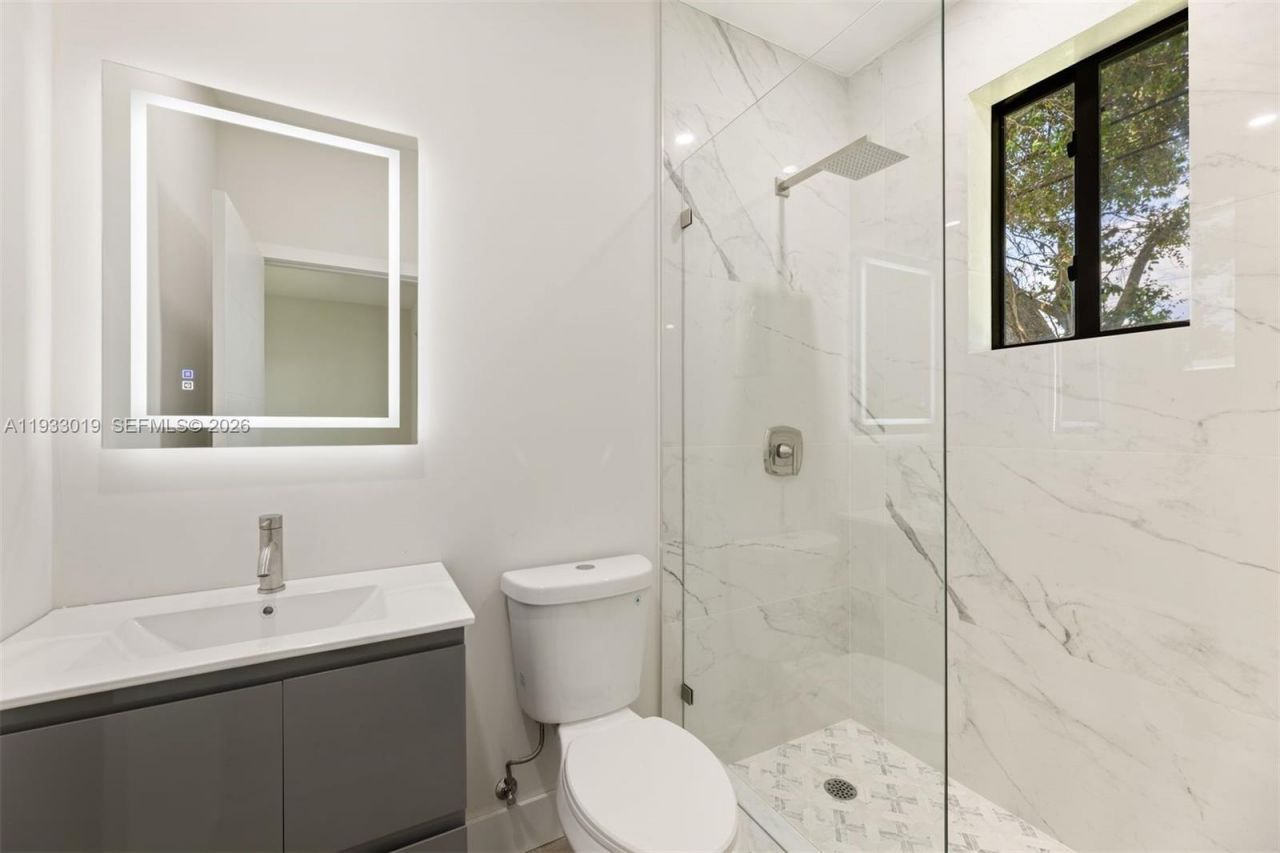 6852-6850 NW 4th Ave, Miami, FL 33150 Photo