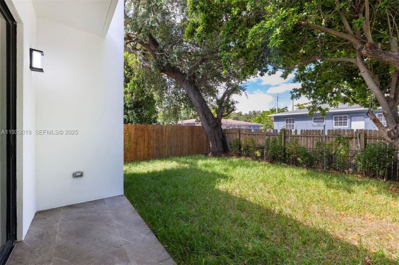 6852-6850 NW 4th Ave, Miami, FL 33150 Photo
