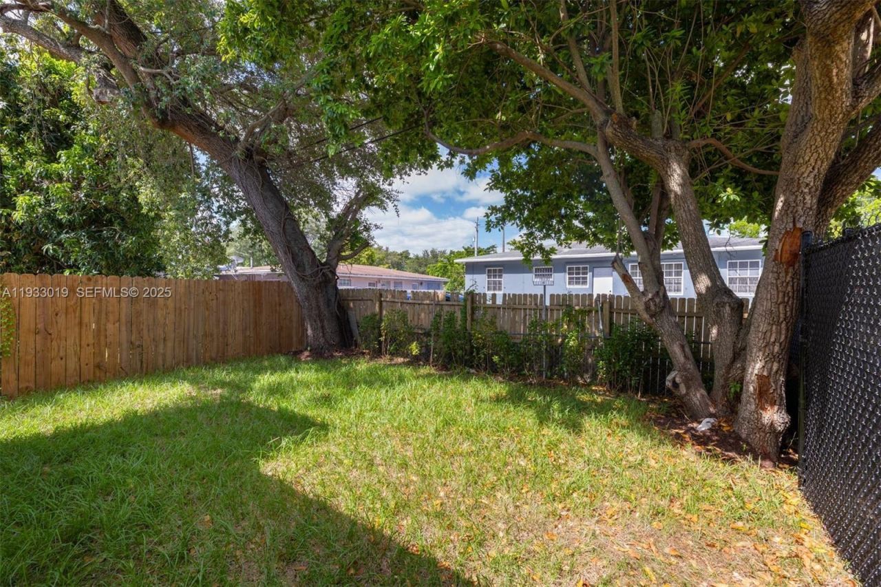 6852-6850 NW 4th Ave , Miami, FL 33150 Photo