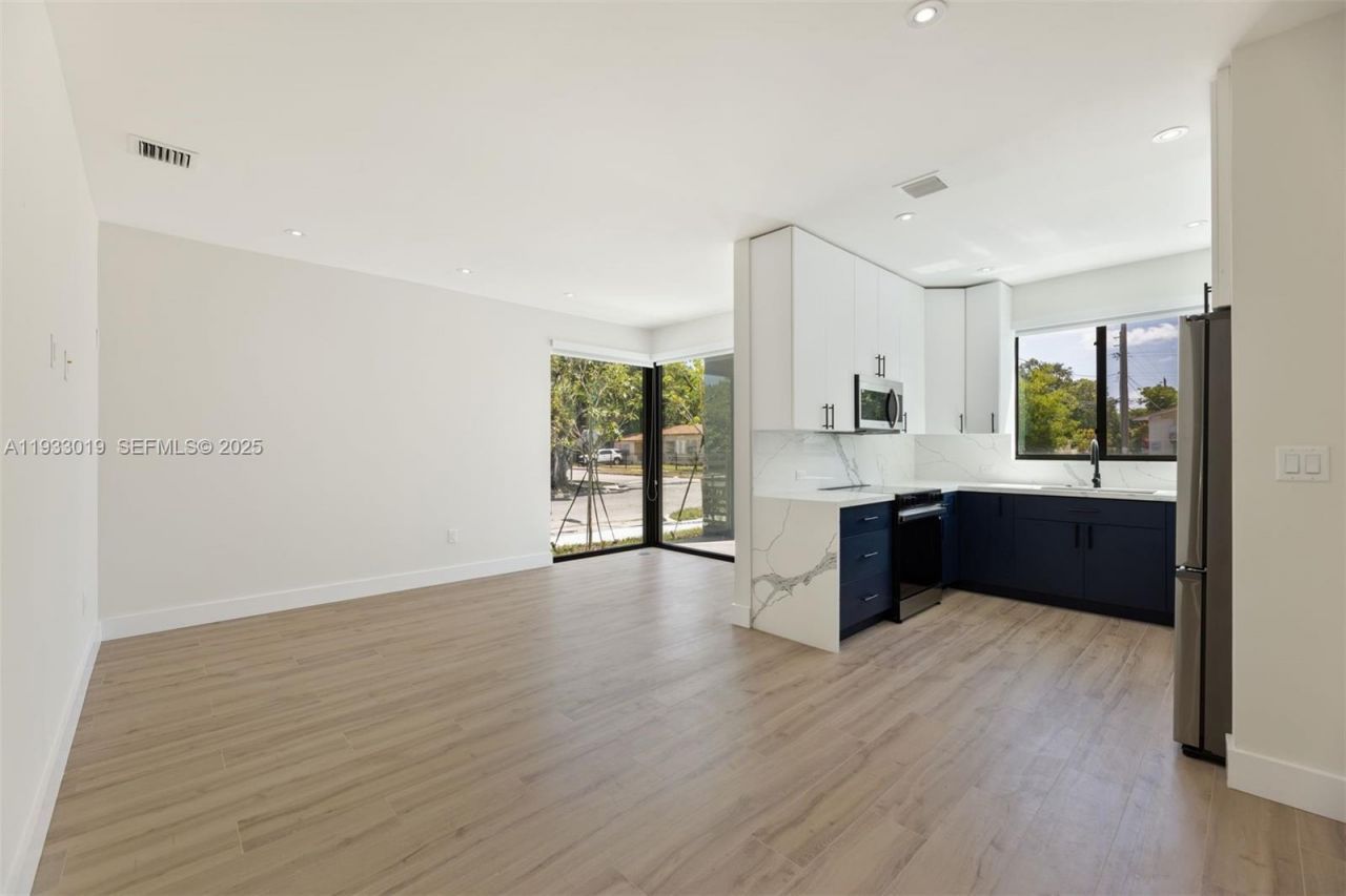 6852-6850 NW 4th Ave, Miami, FL 33150 Photo