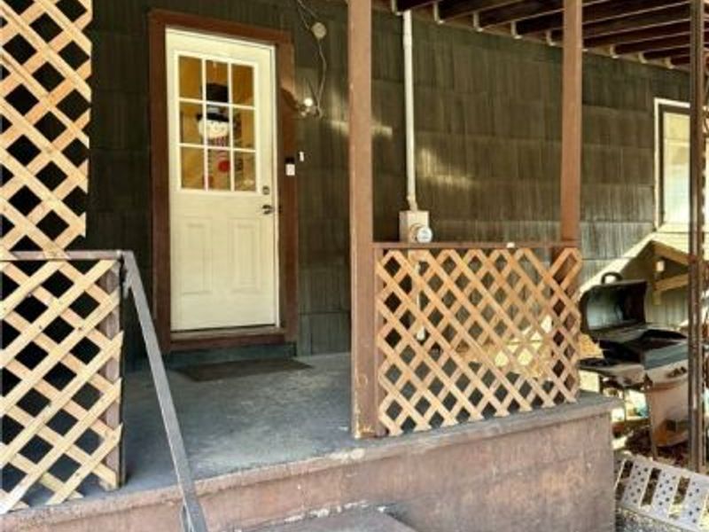 214 N Dawson Street, Uhrichsville, OH 44683 Photo 2