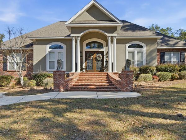28 W Lake Rd., Hattiesburg, MS 39402