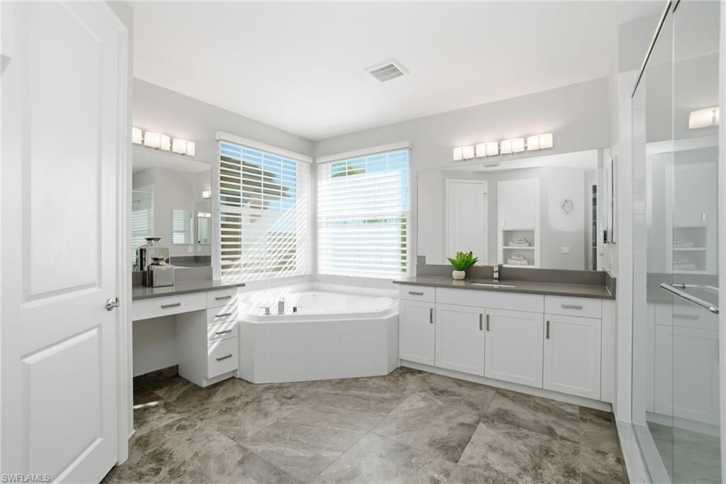 4654 Kensington Cir, Naples, FL 34119 Photo