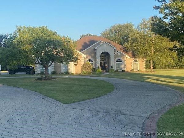 1404 N Broadway , Stigler, OK 74462