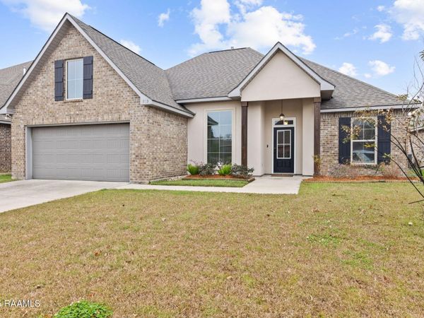 902 Deer Meadow Boulevard, Broussard, LA 70518