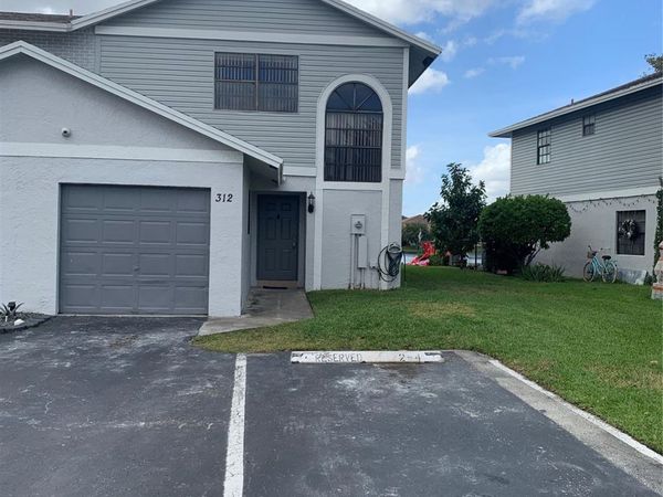 312 NW 106th Te, Unit 312, Pembroke Pines, FL 33026