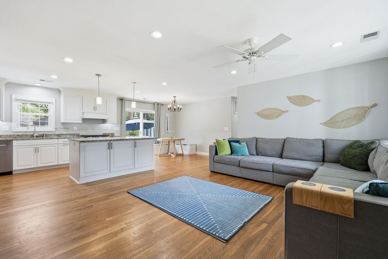 376 Hoff Avenue Photo 10