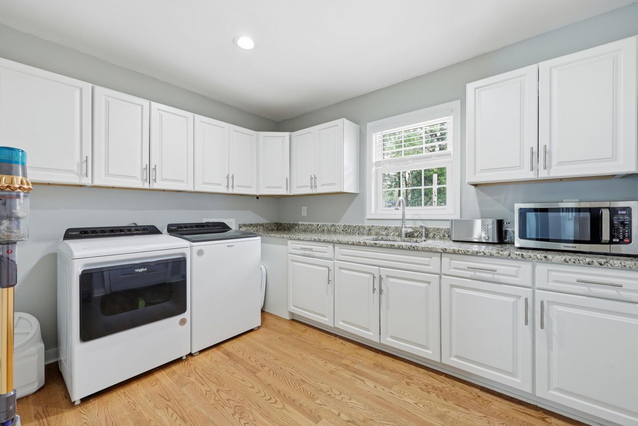 376 Hoff Avenue Photo 4