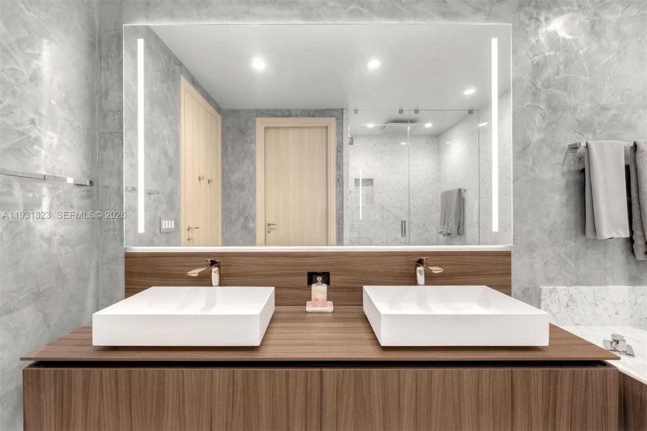 1000 Brickell Plz, Unit PH5203, Miami, FL 33131 Photo