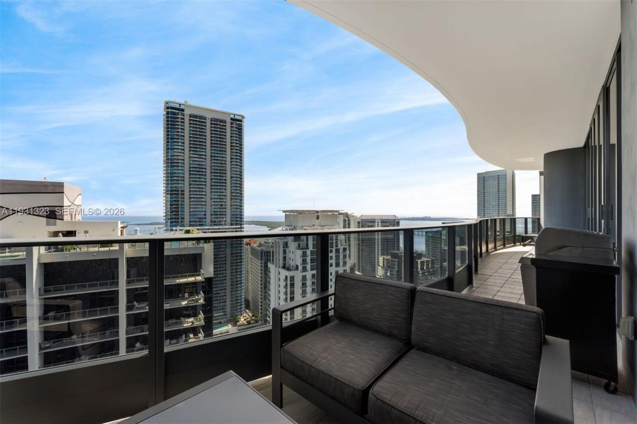 1000 Brickell Plz, Unit PH5203, Miami, FL 33131 Photo
