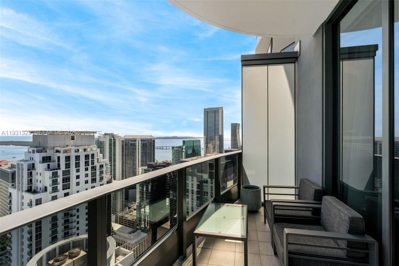 1000 Brickell Plz, Unit PH5203, Miami, FL 33131 Photo