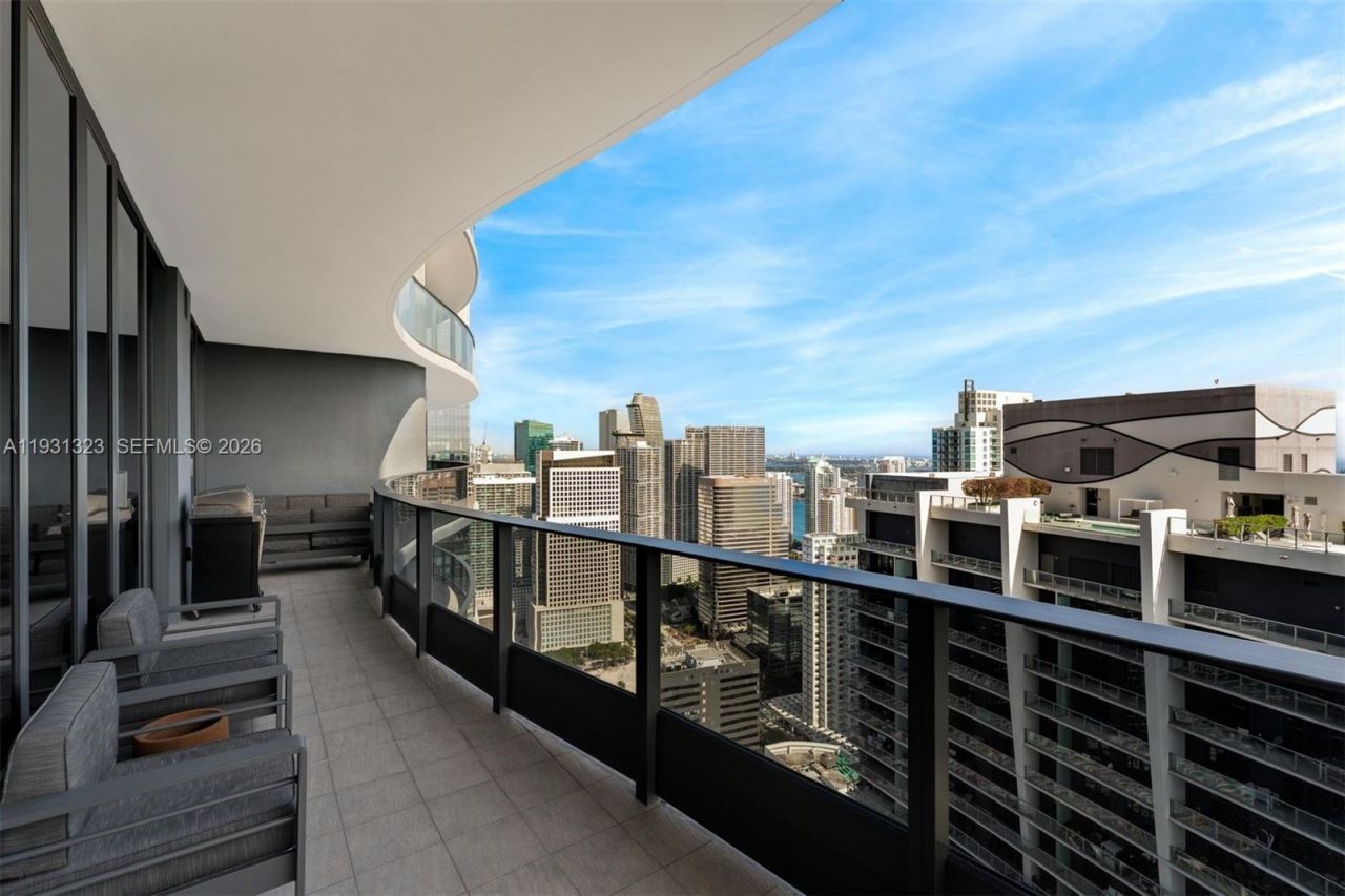 1000 Brickell Plz, Unit PH5203, Miami, FL 33131 Photo