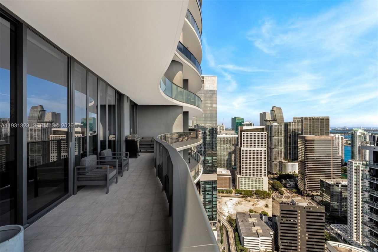 1000 Brickell Plz, Unit PH5203, Miami, FL 33131 Photo