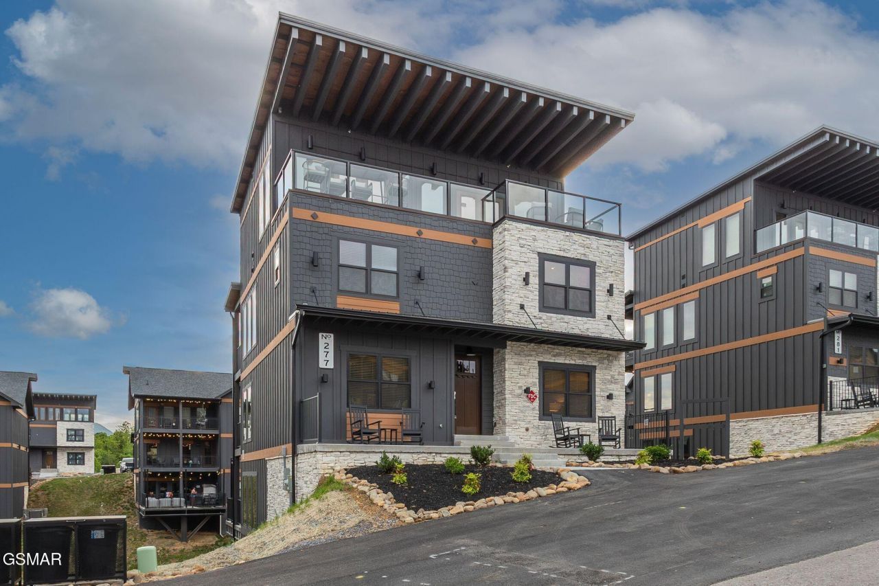 368 Rambling Creek Way, Sevierville, TN 37862 Main Photo