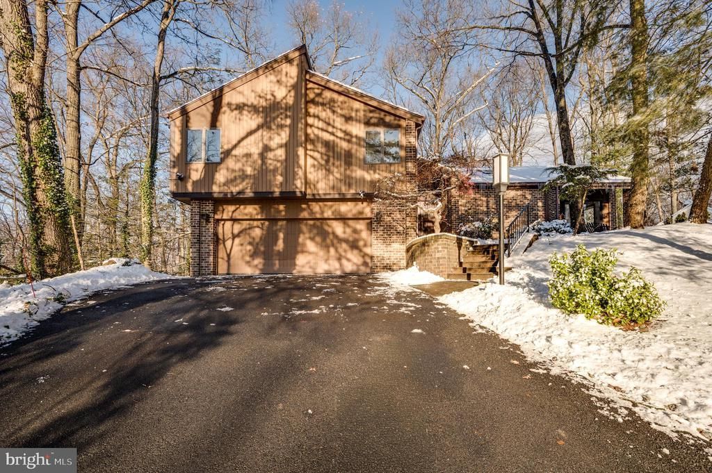 27 EAGLE LANE, READING, PA 19607