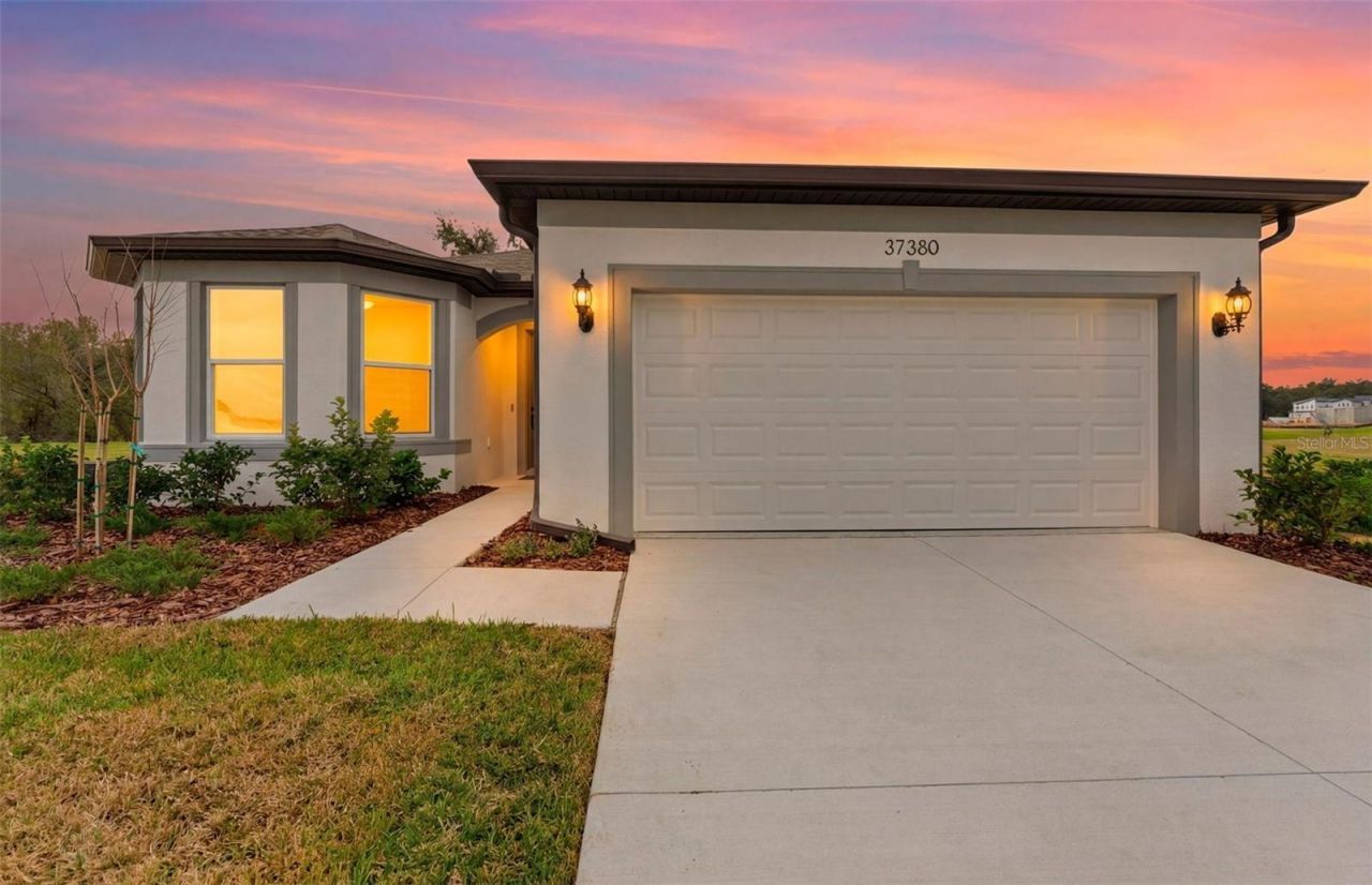 37380 Clinch Circle, Zephyrhills, FL 33540 Photo