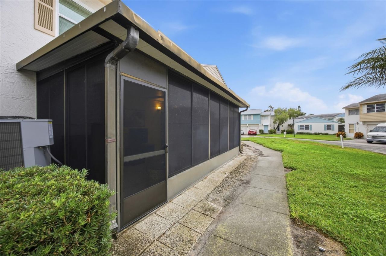 3244 38th Way S, Unit B, Saint Petersburg, FL 33711 Photo