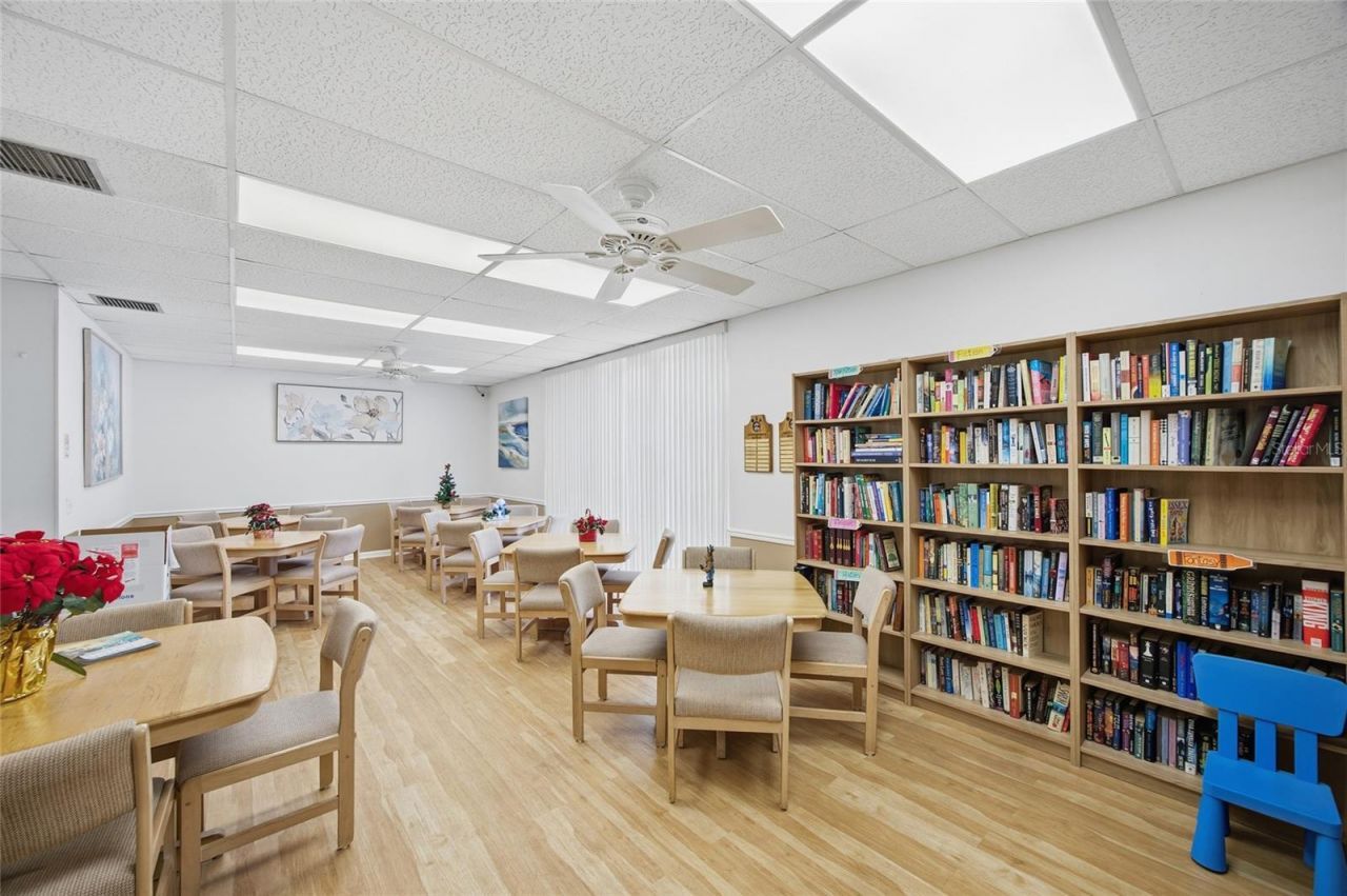 3244 38th Way S, Unit B, Saint Petersburg, FL 33711 Photo